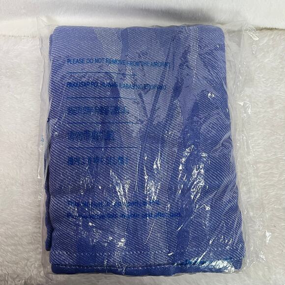 PHILIPPINO AIRLINES Economy 40 x 70 in. 100% Polyester Blanket Sealed - Picture 4 of 4